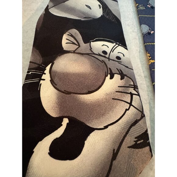 Set of 2 Vintage Winnie the Pooh Neckties – Classic & Playful Designs - Picture 10 of 11